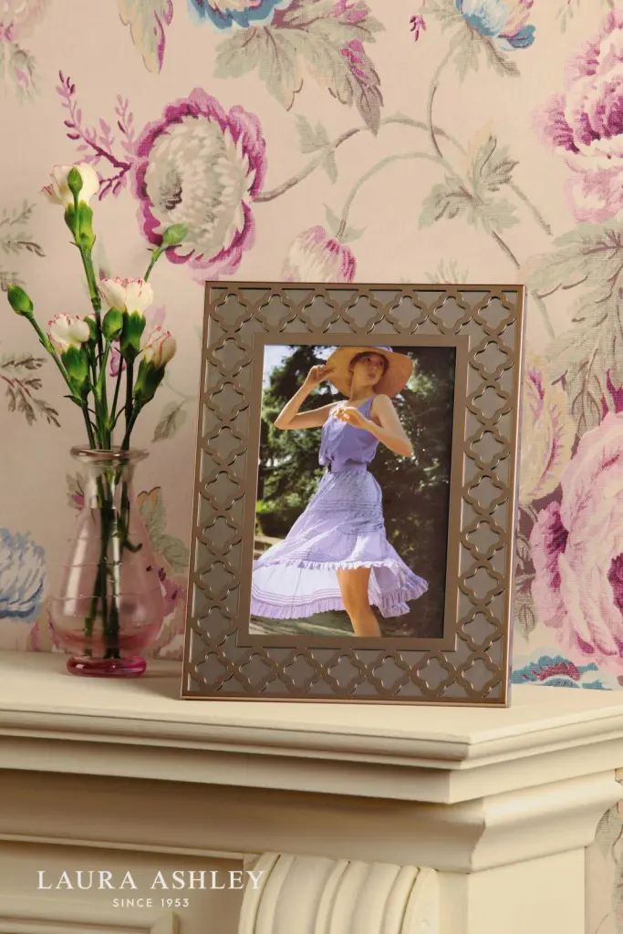 Efa Polished Gold Photo Frame