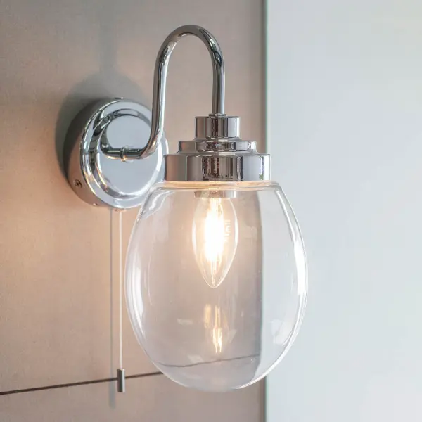Hampton Single Wall Light in Chrome & Clear Glass IP44