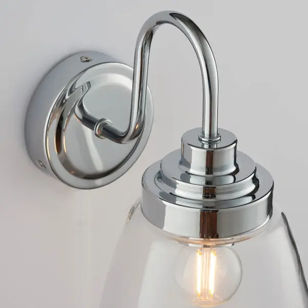 Ashbury Single Wall Light in Chrome & Clear Glass