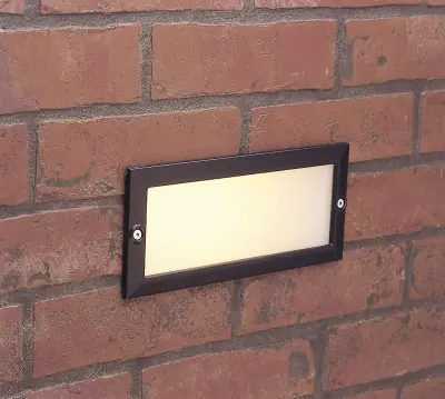 Minimalist Black Outdoor Brick Light Without Black Louvre